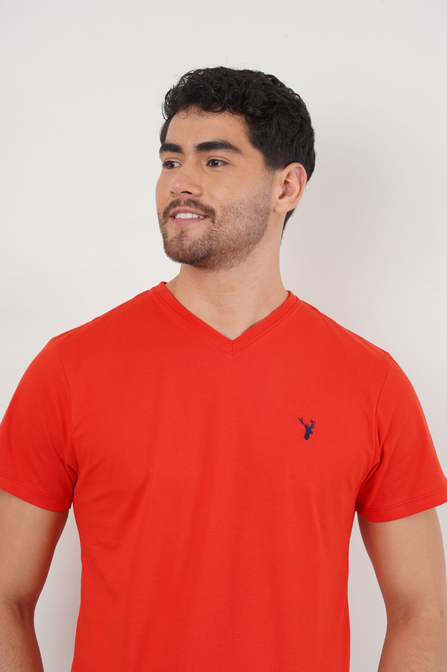 3 - PACK Camisetas Negra-Blanca-Roja Slim Fit Cuello V