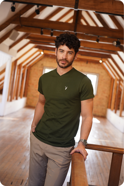 Camiseta Slim Fit Verde Cuello V