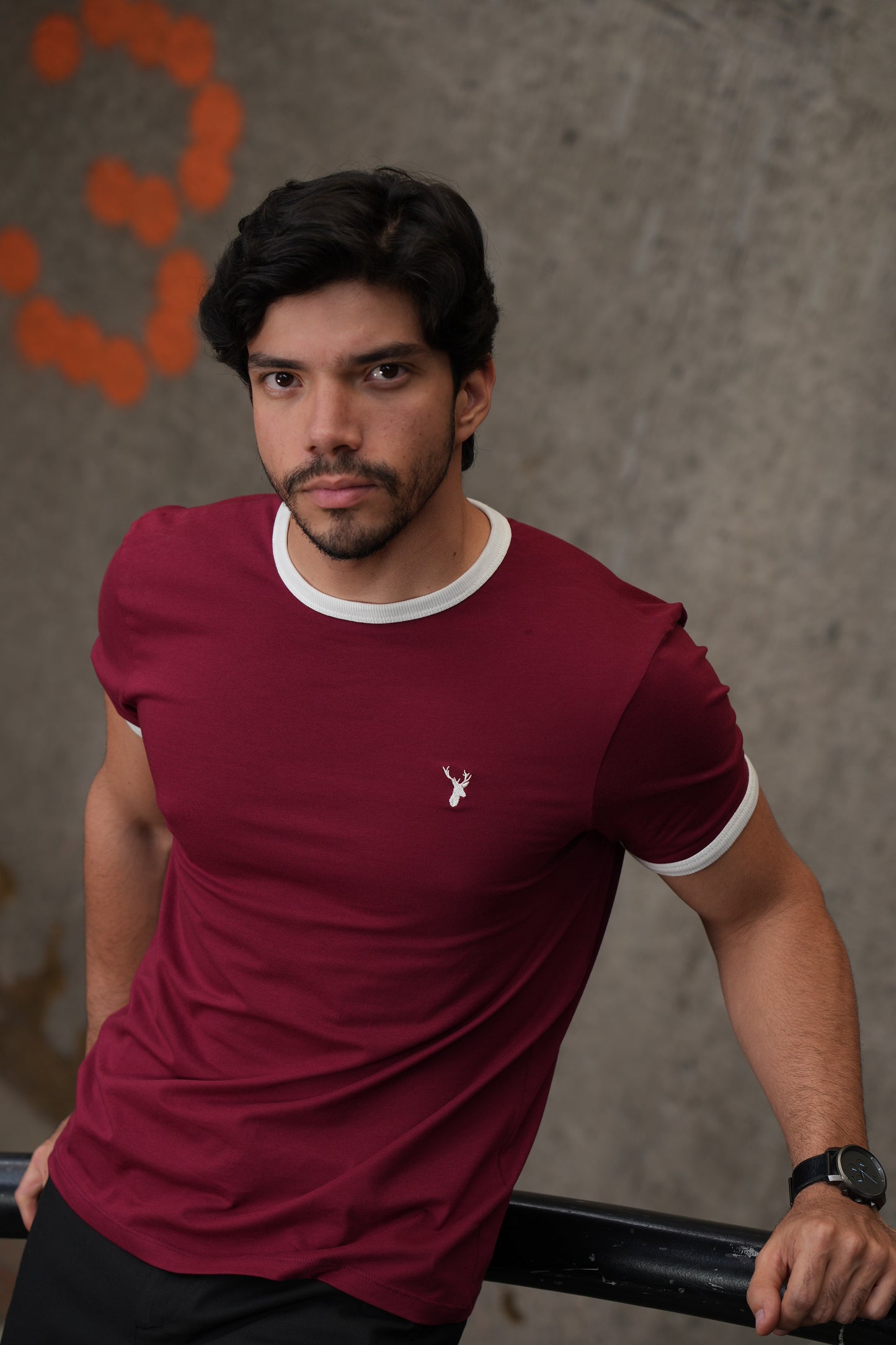 Camiseta Bauhaus Rib Contraste Vinotinto